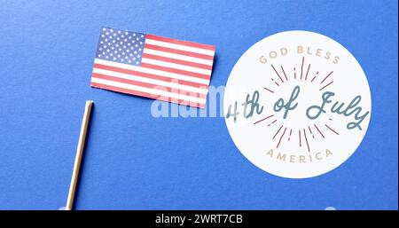 Immagine del testo del 4 luglio sulla bandiera degli stati uniti d'america su sfondo blu Foto Stock