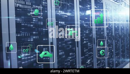 Immagine di più icone sopra le barre e dell'obiettivo che si illumina nella sala server Foto Stock