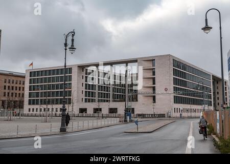 Berlino, Germania - 16 DEC 2021: Sede del Ministero degli Esteri, uno dei ministeri della Repubblica federale di Germania. Foto Stock