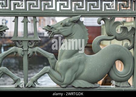 Schlossbrücke è un ponte nel quartiere centrale Mitte di Berlino, costruito tra il 1821 e il 1824 Foto Stock