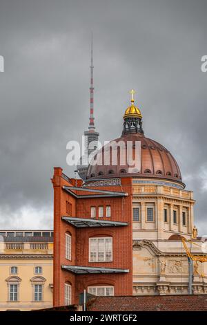 Il Palazzo di Berlino, formalmente il Palazzo reale adiacente alla Cattedrale di Berlino e all'Isola dei Musei nella zona Mitte di Berlino. Foto Stock