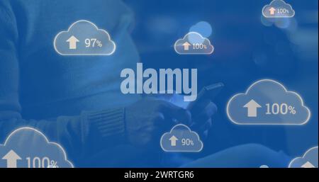 Immagine di nuvole blu con frecce rivolte verso l'alto e percentuale che aumenta da zero a cento con yo Foto Stock