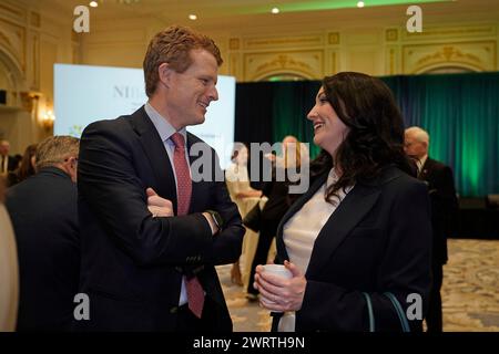 Joe Kennedy III parla con il vice primo ministro Emma Little-Pengelly al Northern Ireland Bureau breakfast al Waldorf Astoria Hotel, a Washington DC, durante la sua visita negli Stati Uniti per il giorno di San Patrizio. Data foto: Giovedì 14 marzo 2024. Foto Stock