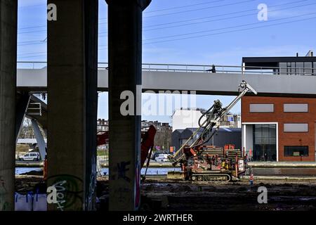 Anversa, Belgio. 14 marzo 2024. L'immagine mostra un momento di stampa di Lantis, responsabile delle costruzioni di Oosterweel, per definire lo stato delle cose per la costruzione dell'autostrada sulla riva destra del fiume Schelda, ad Anversa, giovedì 14 marzo 2024. La costruzione di una tangenziale temporanea vicino allo Sportpaleis inizierà presto. BELGA FOTO DIRK WAEM credito: Belga News Agency/Alamy Live News Foto Stock