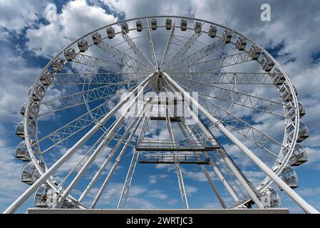 Ruota panoramica sul lungomare di Kuehlungsborn, Meclemburgo-Vorpommern, Germania Foto Stock