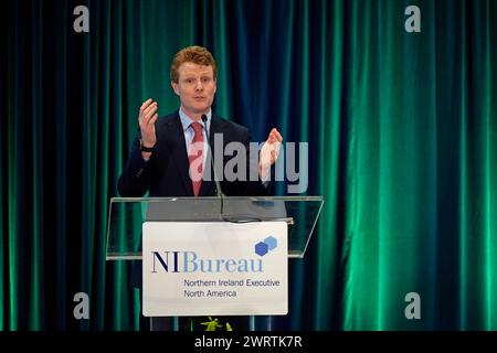 Joe Kennedy III parla al Northern Ireland Bureau per colazione al Waldorf Astoria Hotel, a Washington DC. Data foto: Giovedì 14 marzo 2024. Foto Stock