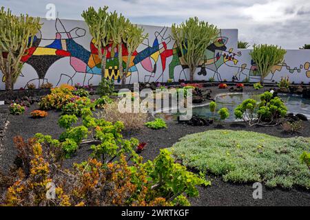 Murale nel giardino, Fundacion Cesar Manrique, Fondazione Cesar Manrique, Tahiche, Lanzarote, isole Canarie, Isole Canarie, Spagna Foto Stock
