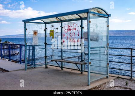 Agosto 2022 - Croazia - stazione degli autobus sulla costa della Dalmazia, Croazia Foto Stock