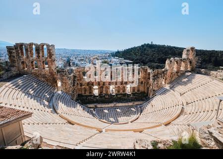 Atene, Grecia - 2 marzo 2024: L'Odeon di Erode Attico struttura teatrale romana presso l'Acropoli di Atene Foto Stock