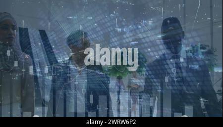 Immagine di un grafico finanziario su diversi uomini d'affari che camminano e parlano Foto Stock