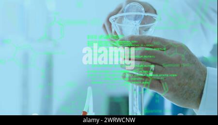 Immagine generata digitalmente di un operatore di laboratorio che analizza campioni di sangue per la ricerca sulla COVID-19. Foto Stock