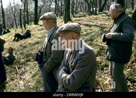 Dai la caccia ai seguaci dei piedi, alla gente del posto e divertiti a guardare la caccia. Quantock Staghounds 1990s UK. Quantock Hills, Somerset. Inghilterra 1997. HOMER SYKES. Foto Stock