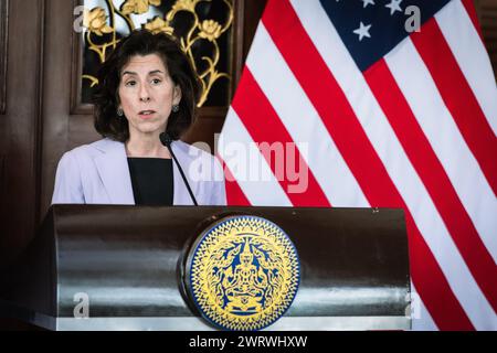 Bangkok, Bangkok, Thailandia. 14 marzo 2024. March''‹ 14''‹, 2024, Bangkok, Thailandia, Gina Raimondo, il Segretario del commercio DEGLI STATI UNITI parla durante un incontro con i dirigenti del Ministero degli affari Esteri a Bangkok. Gina Raimondo, Segretario al commercio degli Stati Uniti, visita ufficiale in Thailandia per promuovere le relazioni commerciali e di investimento tra Stati Uniti e Thailandia. (Immagine di credito: © Wissarut Weerasopon/ZUMA Press Wire) SOLO PER USO EDITORIALE! Non per USO commerciale! Foto Stock