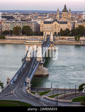 Splendida vista sul Ponte delle catene di Budapest Foto Stock