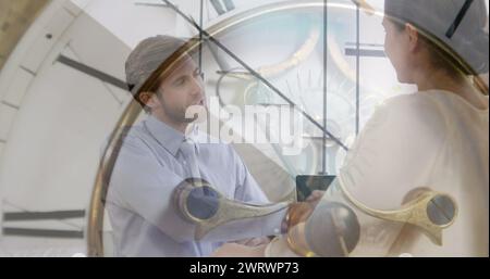 Immagine dell'orologio su persone d'affari diverse che parlano Foto Stock