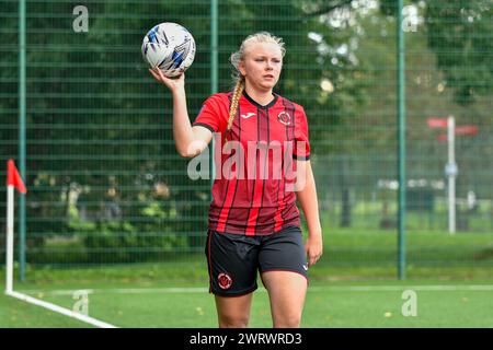 Ystrad Mynach, Galles. 3 ottobre 2021. Sara Guzowska di Hounslow Women durante la partita di fa Women's National League Southern Premier Division tra Cardiff City Ladies e Hounslow Women al Centre of Sporting Excellence di Ystrad Mynach, Galles, Regno Unito, il 3 ottobre 2021. Crediti: Duncan Thomas/Majestic Media. Foto Stock