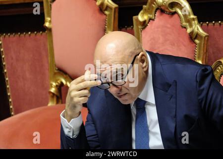 Roma, Italia. 14 marzo 2024. Il Ministro della difesa Guido Crosetto risponde alle interrogazioni a risposta immediata durante lo svolgimento del tempo delle interrogazioni in Senato a Roma, Mercoled&#xec;, 13 marzo 2024 (foto Mauro Scrobogna/LaPresse) il Ministro della difesa Guido Crosetto risponde alle domande immediate durante il tempo delle interrogazioni al Senato a Roma, mercoledì 13 marzo 2024. (Foto di Mauro Scrobogna/LaPresse) credito: LaPresse/Alamy Live News Foto Stock