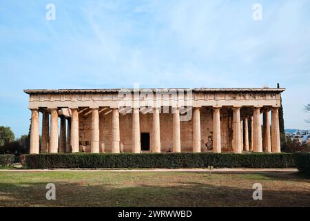 Atene, Grecia - 3 marzo 2024: Tempio di Efesto nell'antica Agorà Foto Stock