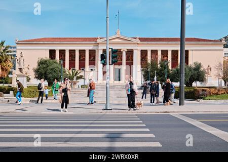 Atene, Grecia - 3 marzo 2024: Edificio dell'Università Nazionale e Capodistria di Atene nel centro della città Foto Stock