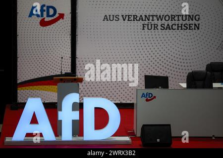 Glauchau, Germania. 14 marzo 2024. Vista della fase vuota prima della conferenza del partito dello stato AfD. Nei prossimi giorni, l'AfD sassone vuole stabilire la rotta del personale per le elezioni statali del 1° settembre in città. Dopo ripetuti incidenti, questa volta l'elenco degli stati deve essere redatto senza errori. L'AfD ha previsto quattro giorni per la procedura. Crediti: Jan Woitas/dpa/Alamy Live News Foto Stock