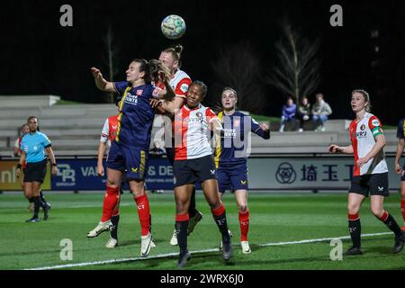 Rotterdam, Paesi Bassi. 14 marzo 2024. ROTTERDAM, 14-03-2024, Varkenoord, TOTO KNVB beker quarti di finale, Feyenoord - Twente Cup (donne), stagione 2023/2024, durante la partita Feyenoord - Twente Cup (donne), FC Twente player Renate Jansen, Feyenoord player Celainy Obispo crediti: Pro tiri/Alamy Live News Foto Stock