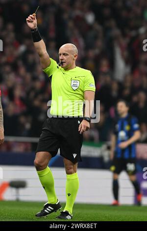 L'arbitro Szymon Marciniak visto durante la partita di UEFA Champions League tra l'Inter FC Internazionale e il Club Atletico De Madrid, il 20 febbraio 2024, allo stadio Giuseppe Meazza San Siro Siro di Milano. Foto Tiziano Ballabio Foto Stock