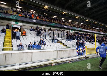 Brugge, Belgio. 14 marzo 2024. I tifosi del club fotografati negli stand durante una partita di calcio tra la squadra belga Club Brugge e la squadra norvegese Molde FK, giovedì 14 marzo 2024 a Brugge, la tappa di ritorno delle finali 1/8 della UEFA Conference League. BELGA FOTO KURT DESPLENTER credito: Belga News Agency/Alamy Live News Foto Stock