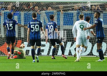 Bergamo, Italia. 14 marzo 2024. Pedro Goncalves segna il gol per il 0-1 per la sua squadra durante la partita di calcio UEFA Europa League tra Atalanta BC e Sporting Lisboa allo stadio Gewiss di Bergamo - Italia - giovedì 14 marzo 2024. Sport - calcio . (Foto di Spada/LaPresse) credito: LaPresse/Alamy Live News Foto Stock