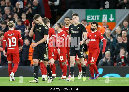 Liverpool, Regno Unito. 14 marzo 2024. Cody Gakpo del Liverpool (c) festeggia con i suoi compagni di squadra dopo aver segnato il sesto gol della sua squadra. UEFA Europa League, turno di 16, partita di 2a tappa, Liverpool contro Sparta Praga ad Anfield a Liverpool giovedì 14 marzo 2024. Questa immagine può essere utilizzata solo per scopi editoriali. Solo per uso editoriale. foto di Chris Stading/Andrew Orchard fotografia sportiva/Alamy Live News crediti: Andrew Orchard fotografia sportiva/Alamy Live News Foto Stock