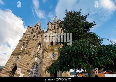 Facciata della Basilica dell'Immacolata Concezione a Jardin, Colombia Foto Stock