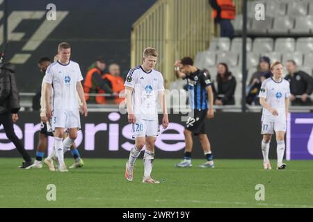 Brugge, Belgio. 14 marzo 2024. I giocatori di Molde sembrano sgretolati dopo una partita di calcio tra la squadra belga Club Brugge e la squadra norvegese Molde FK, giovedì 14 marzo 2024 a Brugge, la tappa di ritorno delle finali 1/8 della UEFA Conference League. BELGA PHOTO BRUNO FAHY credito: Belga News Agency/Alamy Live News Foto Stock