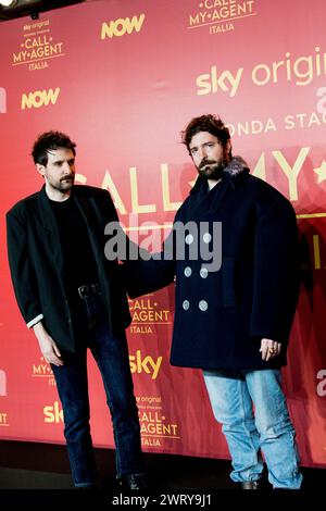 ROMA, ITALIA - 14 MARZO: Fabio e Damiano D'Innocenzo partecipano alla prima della seconda stagione di cielo di 'Call My Agent' allo Space moderno Cinema o Foto Stock