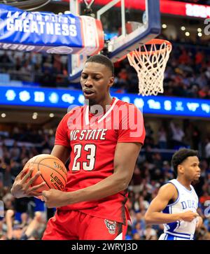 14 marzo 2024: L'attaccante del Wolfpack dello stato del NC (23) Mohamed Diarra celebra una sconfitta di Duke dopo una partita del Torneo di pallacanestro maschile ACC tra i Duke Blue Devils e i NC State Wolfpack alla Capital One Arena di Washington, DC Justin Cooper/CSM Foto Stock