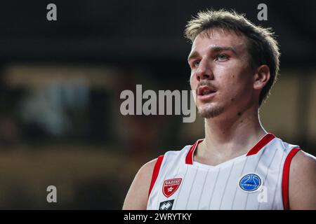 Varese, Italia. 13 marzo 2024. Hugo Besson #24 dell'Itelyum Varese guarda durante i quarti di finale della FIBA Europe Cup 2023/24 tra Itelyum Varese ed era Nymburk all'Itelyum Arena. Punteggio finale; Itelyum Varese 91:76 era Nymburk crediti: SOPA Images Limited/Alamy Live News Foto Stock