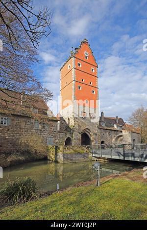 Porta di Woernitz con il torrente Woernitz, porta cittadina, Dinkelsbuehl, Franconia media, Franconia, Baviera, Germania Foto Stock