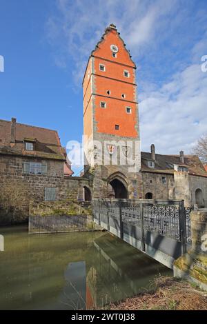 Porta di Woernitz con il torrente Woernitz, porta cittadina, Dinkelsbuehl, Franconia media, Franconia, Baviera, Germania Foto Stock