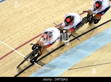 Hong Kong, Cina meridionale. 15 marzo 2024. Kojima Naoki, Hashimoto Eiya e Kuboki Kazushige del Team Japan gareggiano durante le qualificazioni all'International Cycling Union (UCI) Track Nations Cup 2024 a Hong Kong, Cina del Sud, 15 marzo 2024. Crediti: Lo Ping fai/Xinhua/Alamy Live News Foto Stock