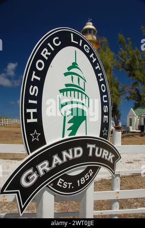 Segno metallico dello storico faro delle Bahamas sull'isola di Grand Turk Foto Stock