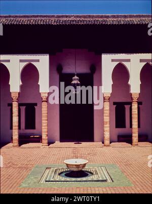 Morocco Rabat Oudaia Qasba immagine inedita 6. Swaan, Wim. 1967 o precedenti materiali di produzione fotografica per il Marocco: Marrakesh, Fez, Rabat fotografie di architettura sono stati selezionati e digitalizzati da questi materiali. Ritratti, immagini etnografiche e immagini di oggetti museali sono stati esclusi. Le immagini digitali sono disposte geograficamente, prima per paese, poi per città, poi per sito complesso o monumento, con tutti i nomi in ordine alfabetico. I nomi delle località derivano dal Getty Thesaurus of Geographic Names (TGN)®, dalle intestazioni tematiche della Library of Congress e dalle pubblicazioni scientifiche. Pubblica Foto Stock