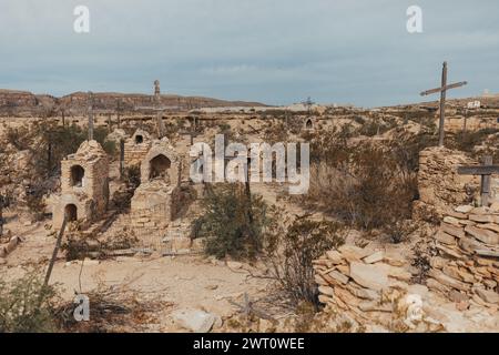 Tombe e santuari nel cimitero di Terlingua Texas Foto Stock