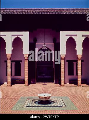 Morocco Rabat Oudaia Qasba immagine inedita 5. Swaan, Wim. 1967 o precedenti materiali di produzione fotografica per il Marocco: Marrakesh, Fez, Rabat fotografie di architettura sono stati selezionati e digitalizzati da questi materiali. Ritratti, immagini etnografiche e immagini di oggetti museali sono stati esclusi. Le immagini digitali sono disposte geograficamente, prima per paese, poi per città, poi per sito complesso o monumento, con tutti i nomi in ordine alfabetico. I nomi delle località derivano dal Getty Thesaurus of Geographic Names (TGN)®, dalle intestazioni tematiche della Library of Congress e dalle pubblicazioni scientifiche. Pubblica Foto Stock