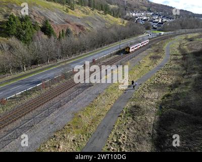 Trasporto per Wales Sprinter 150250 in avvicinamento alla stazione di Ebbw vale Town il 12 febbraio 2024. Foto Stock