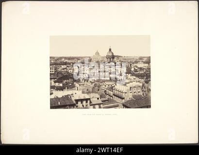 Vista dalle scale di Spagna, Roma. Giorgio Sommer, fotografo (italiano, nato in Germania, 1834 - 1914) circa 1862 Vista della città di Roma, vista dall'alto. Ci sono due tetti a cupola di grandi chiese, che si innalzano dai tetti piastrellati. Il tetto a cupola in lontananza appartiene a St. La Basilica di Pietro. (Recto, Mount) centro inferiore, lettera nera: "VISTA DALLE SCALE DI SPAGNA, ROMA."; (verso, Mount) in basso a destra, matita: "31"; Foto Stock