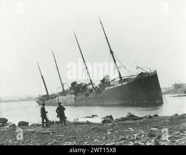 A seguito dell'esplosione di Halifax del 1917, spedì la "SS IMO" nel porto di Halifax, NS, Canada, dicembre 1917 Foto Stock