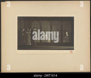 Il momento dell'imminente tragedia, una scena dell'interno di Maeterlinck. Arthur F. Kales, fotografo (americano, 1881 - 1936) Dic-19 (verso, secondo monte) inciso in inchiostro stilografica nero, sul bordo sinistro, da Kales: ' Il momento dell'imminente tragedia. / [Space] Acene da / Maeterlinck 's Interior' / come suonato al Community Theatre · Hollywood Cal. / Dicembre 1919 · / Arthur F. Kales / Los Angeles, California ' [scritto lateralmente] Foto Stock
