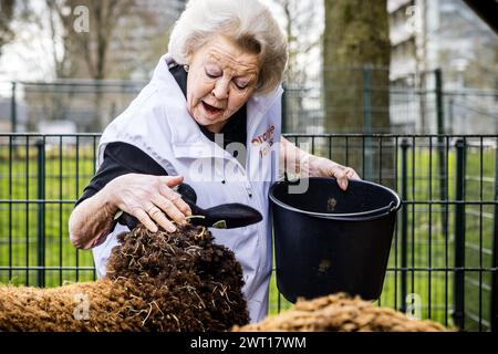 UTRECHT - la Principessa Beatrix fa volontariato in una fattoria urbana durante la ventesima edizione di NLdoet, la più grande campagna di volontariato nei Paesi Bassi. ANP ROB ENGELAAR netherlands Out - belgio Out Foto Stock