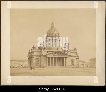 Cattedrale di Sant'Isacco, San Pietroburgo. Sconosciuto, fotografo intorno al 1865-1875, Un edificio rettangolare della cattedrale con un tetto a cupola. L'ingresso alla chiesa è fiancheggiato da colonne e ha un frontone con una scultura a rilievo. Due piccoli campanili si trovano sul tetto dell'edificio, uno su entrambi i lati dell'entrata. (Recto, Mount) in basso a sinistra, inchiostro nero: "Cattedrale di Sant'Isacco"; in alto al centro, matita: "St. Cattedrale di Isaacs - San Pietroburgo"; Foto Stock