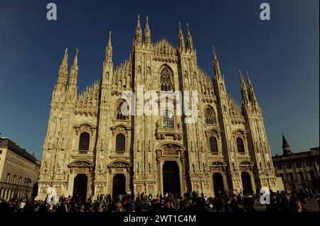Facciata principale Duomo di Milano Basilica Natività Chiesa di Santa Maria Duomo architettura di Milano Piazza Duomo Lombardia Lombardia Foto Stock