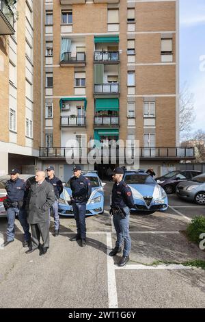 Bologna, Italia. 15 marzo 2024. Foto Guido Calamosca/LaPresse15-03-2024 Bologna, Italia - via Bertocchi, incendio in appartamento al civico 55 muoiono madre e tre figli, stufetta elettrica la causa del rogo Mar 15, 2024 Bologna news Bologna, Italia - via Bertocchi, incendio nell'appartamento al numero 55, la madre e tre figli muoiono, riscaldamento elettrico la causa dell'incendio credito: LaPresse/Alamy Live News Foto Stock