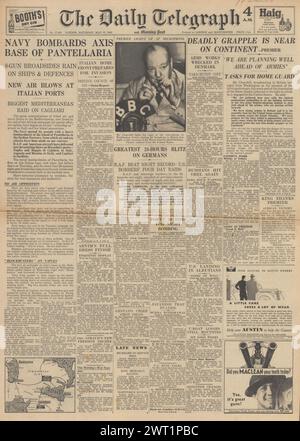1943 la prima pagina del Daily Telegraph riporta l'escalation dei bombardamenti su Europa e Royal Navy attacca Pantellaria Foto Stock